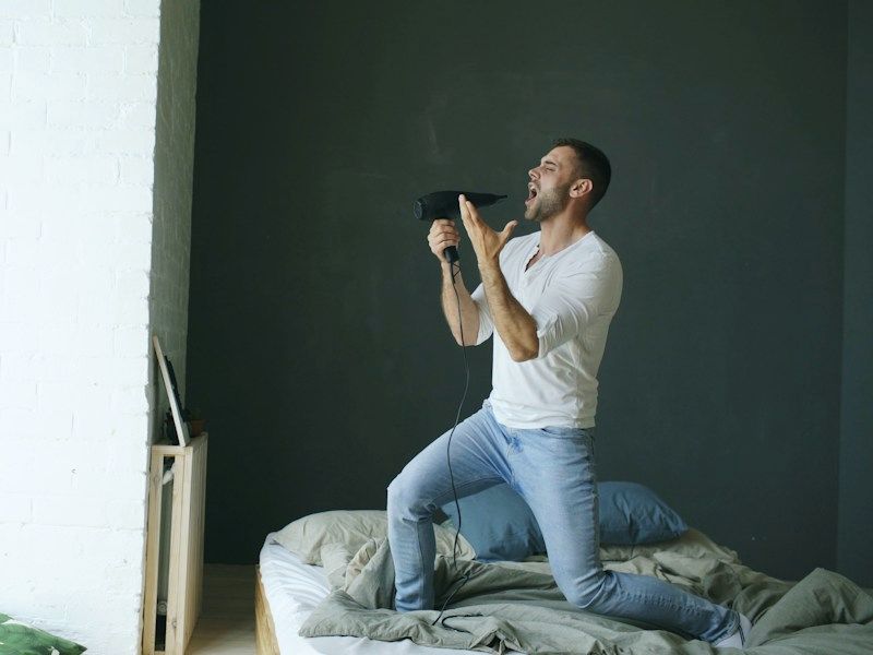 A man doing a weighted lunge at home